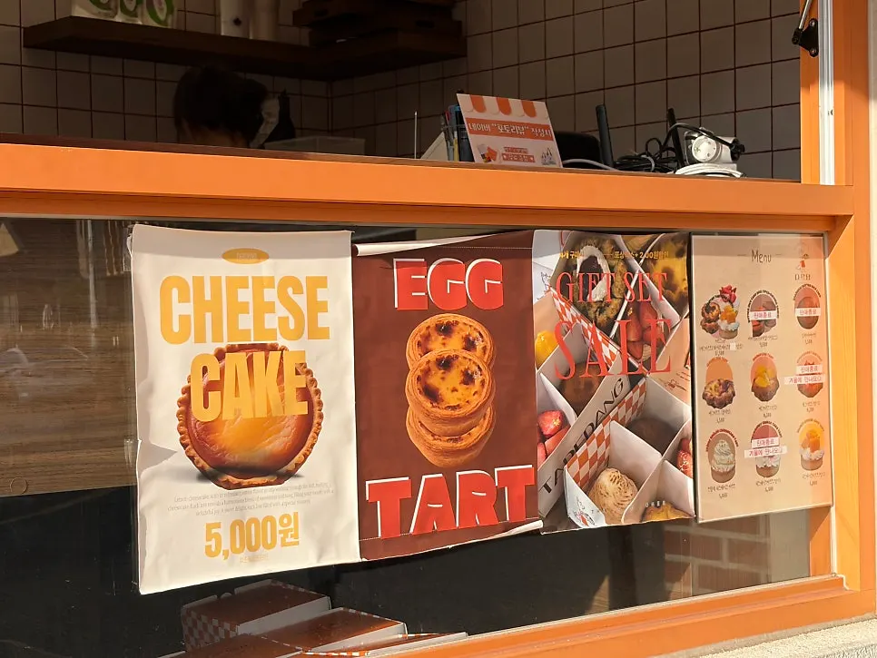 Interior of the takeout-only Tareudang store