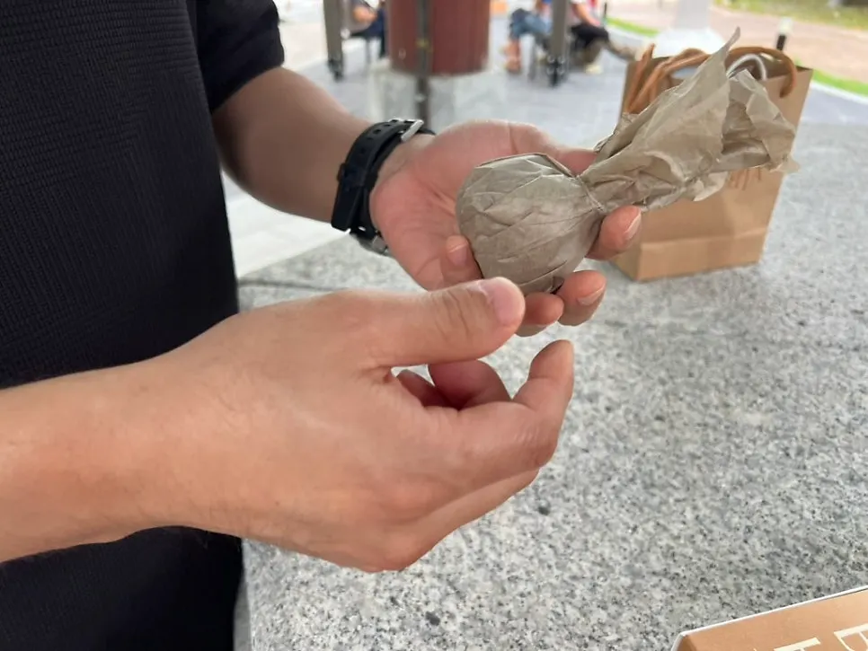 과일 속이 드러난 모찌 클로즈업