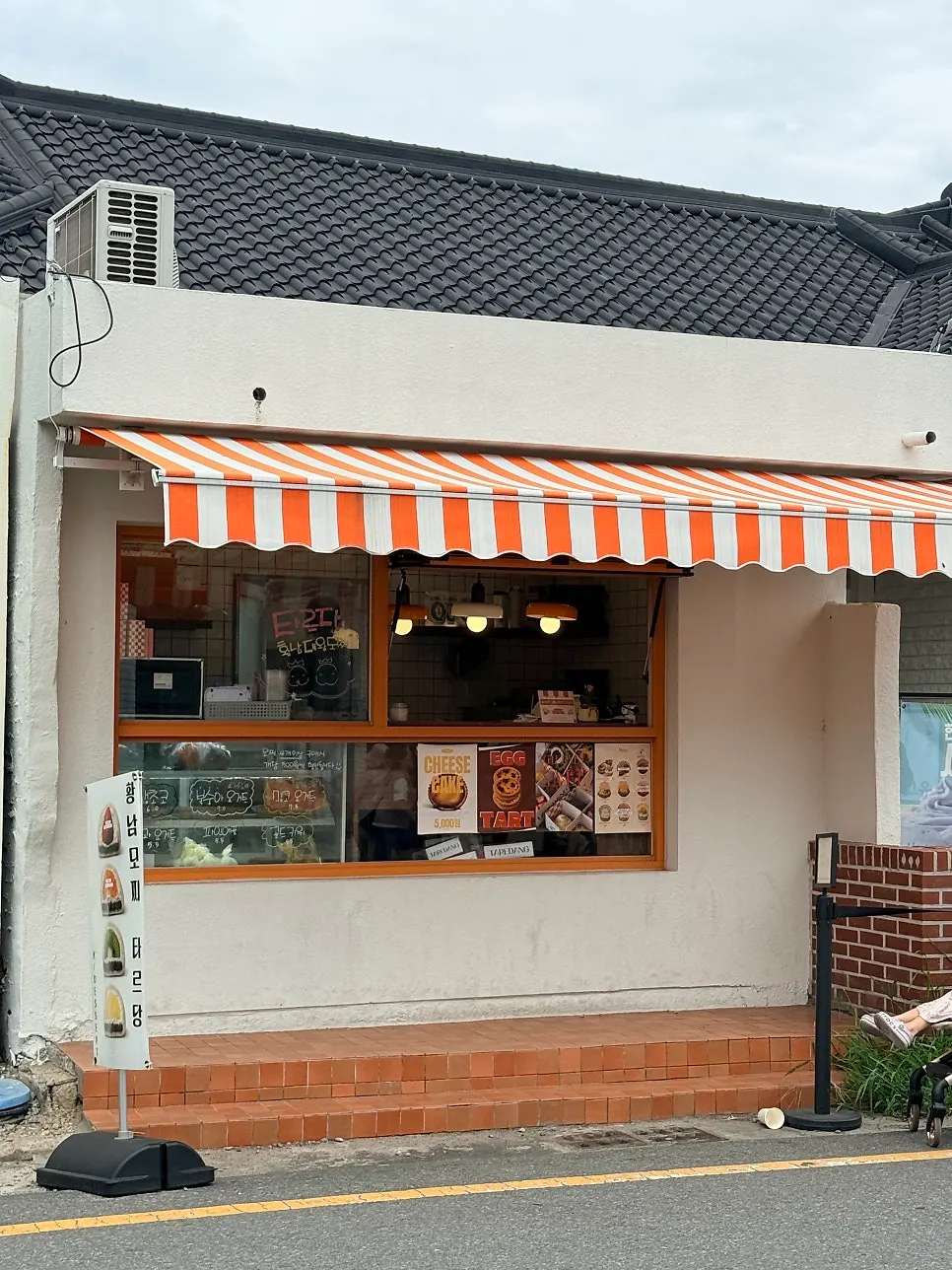 Tareudang storefront on Hwangnidang-gil