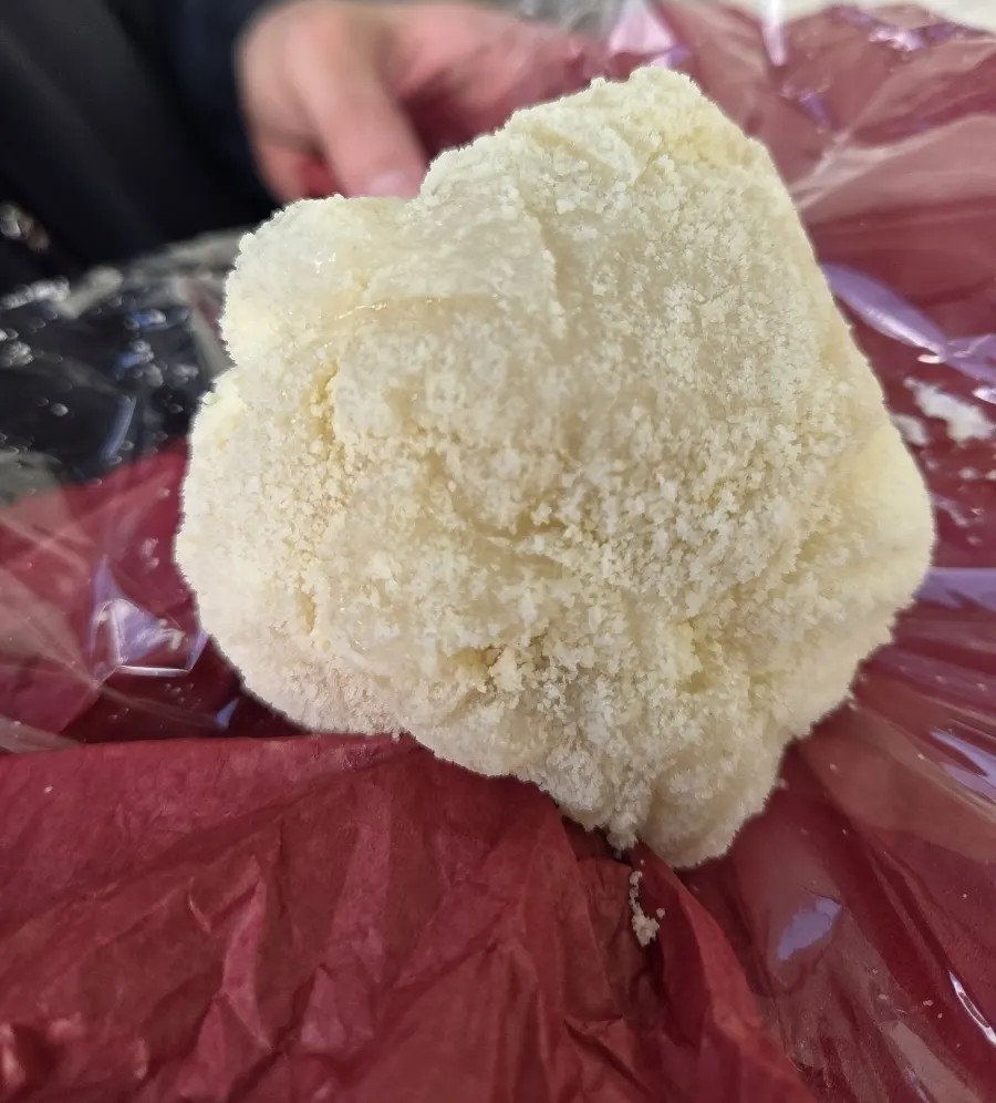 A giant Tareudang mochi held in hand
