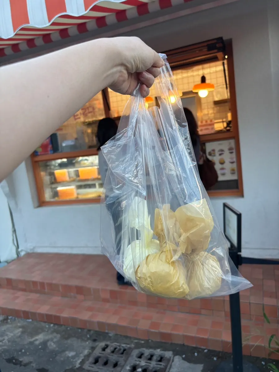 Gói mochi Tareudang mang về nhà trong túi giữ lạnh