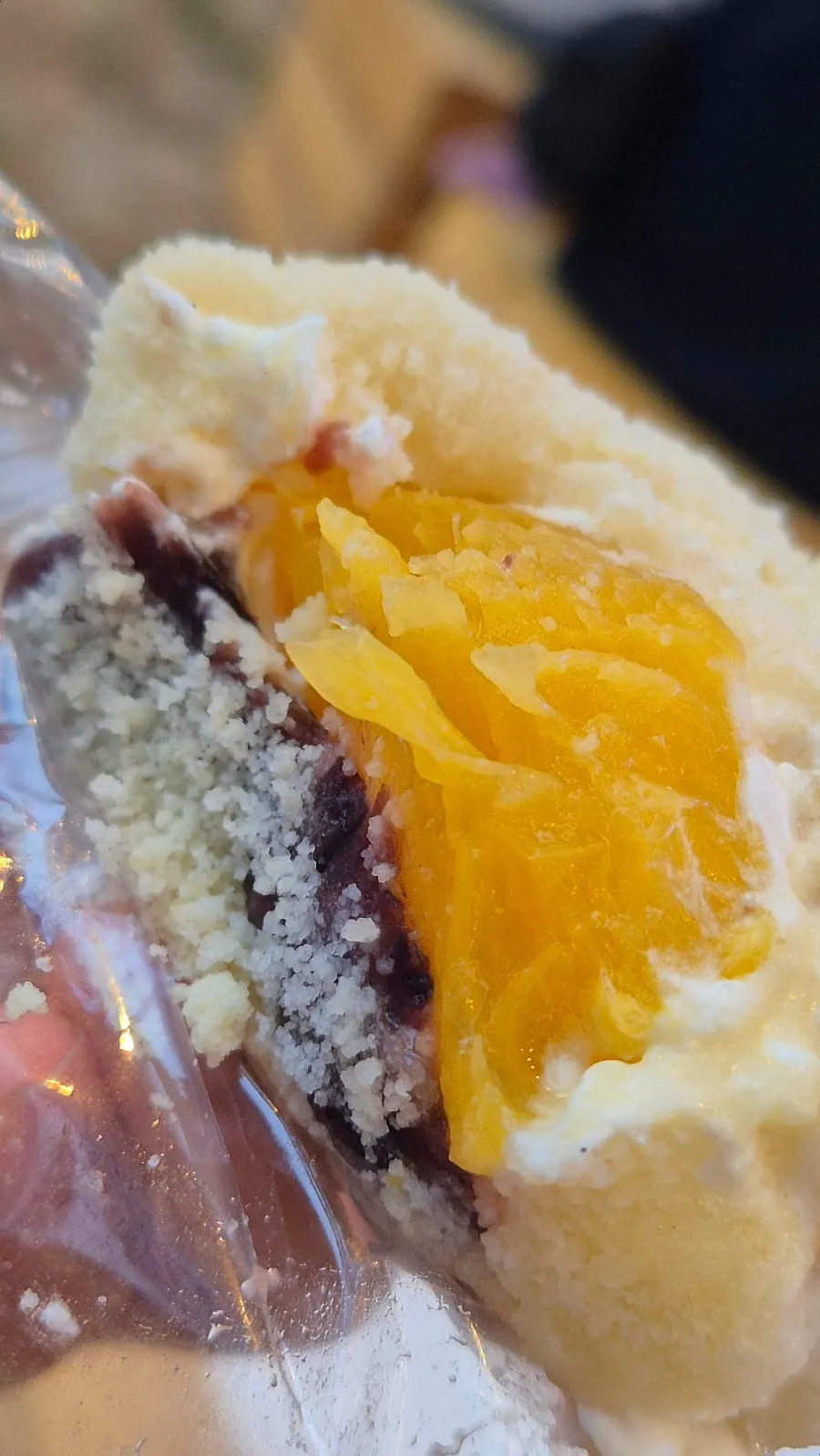 크림과 단팥이 든 파인애플모찌 단면