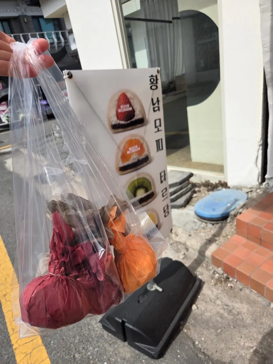 Boxed rice cakes packed to go from Tareudang