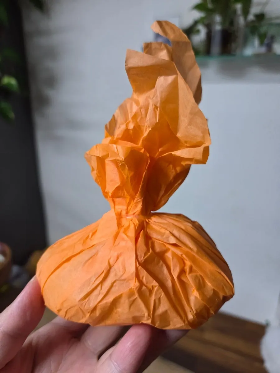 Palm-sized yogurt mango rice cake from Tareudang