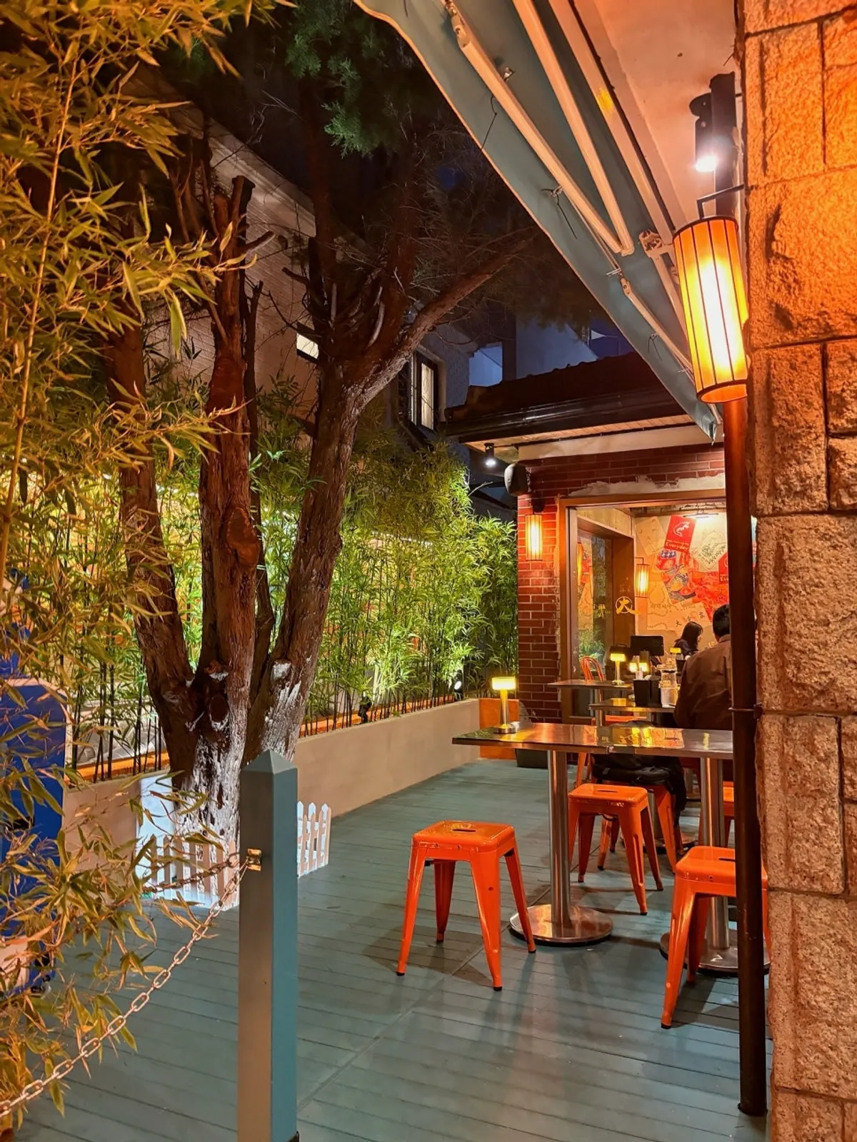 Exotic entrance of Ttasijia Yeonnam, a converted house