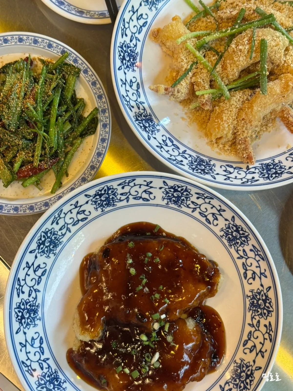 Table spread for four at Ttasijia Yeonnam