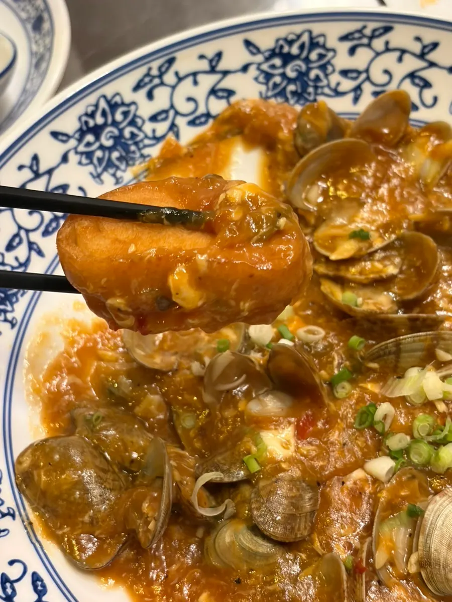 Fried mantou dipped in chili sauce