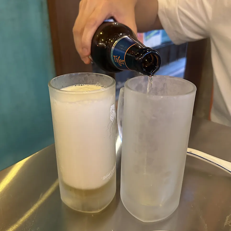 싱가포르 요리와 함께 마신 타이거 맥주