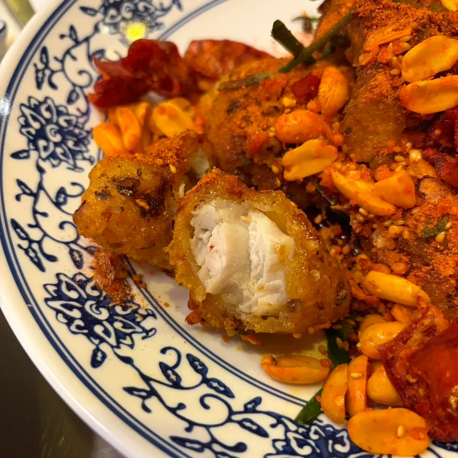 Ttasijia mala chicken served with peanuts