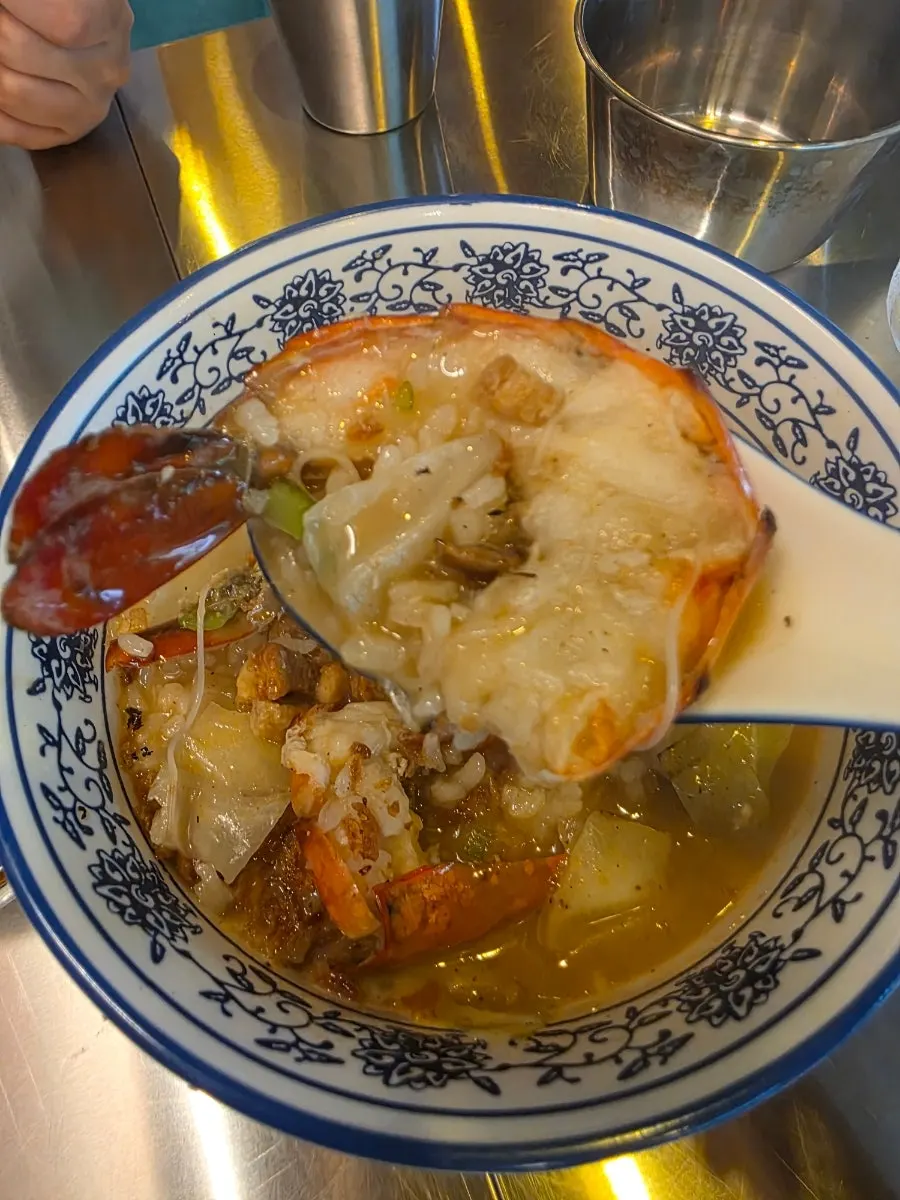 큼직한 대하가 올라간 새우국밥