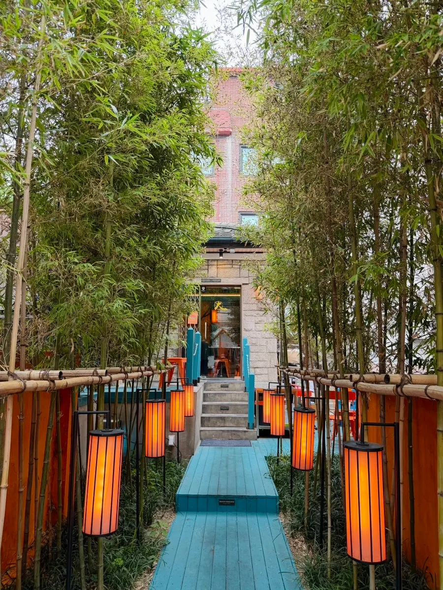 Bamboo grove and Merlion statue at the entrance