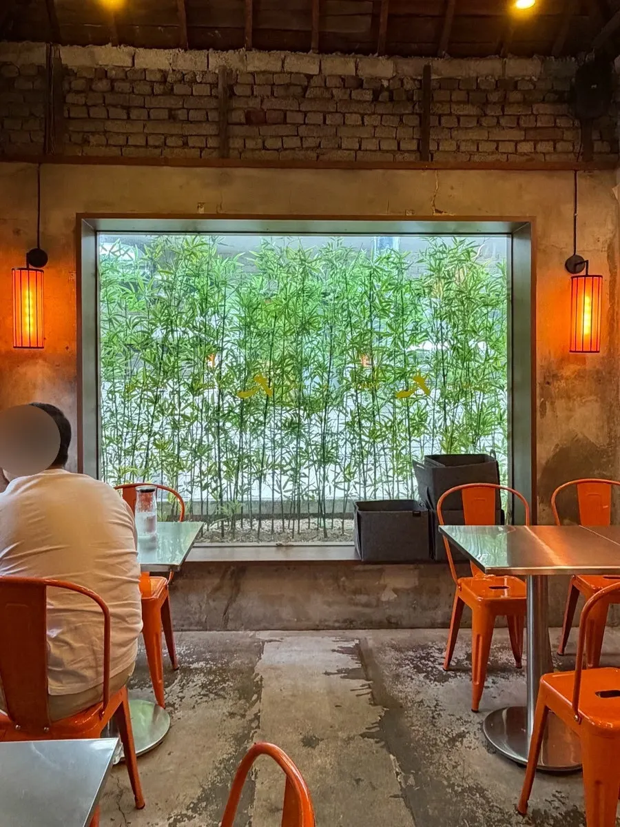 Interior decoration details at Ttasijia Yeonnam