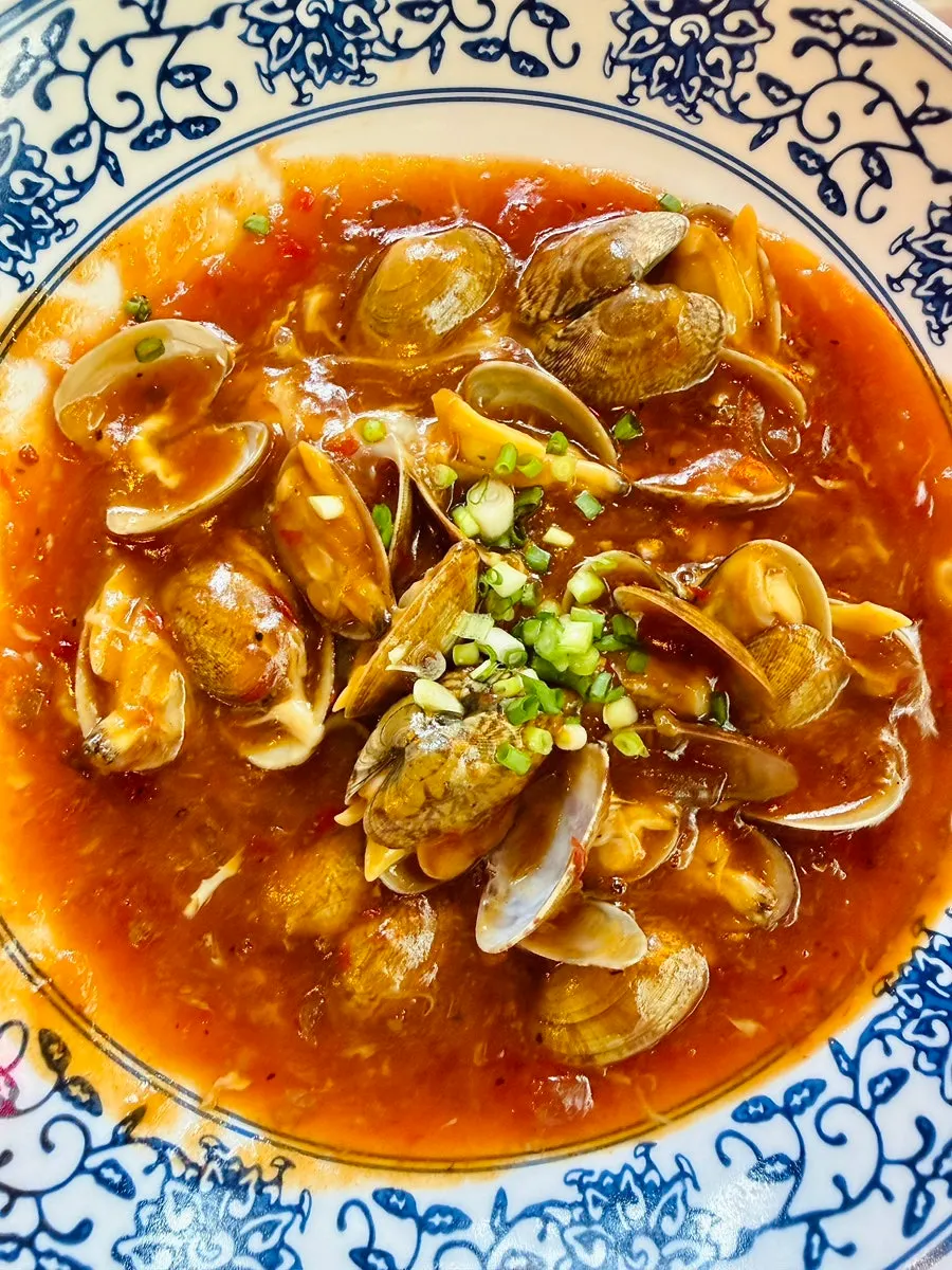 Plate of chili clams and crispy fried mantou