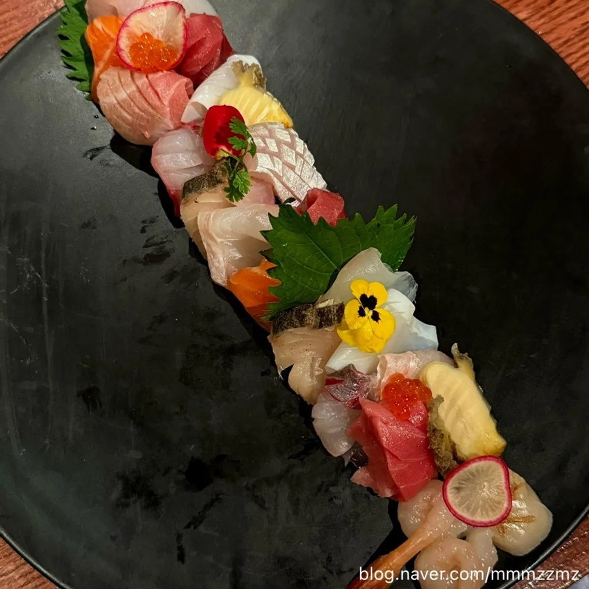 Main photo of Tatsu Robatasho, an izakaya near Sinsa Station
