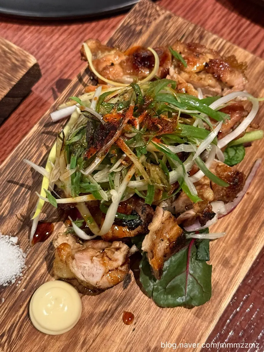 Charcoal-grilled chicken thigh topped with shredded green onion