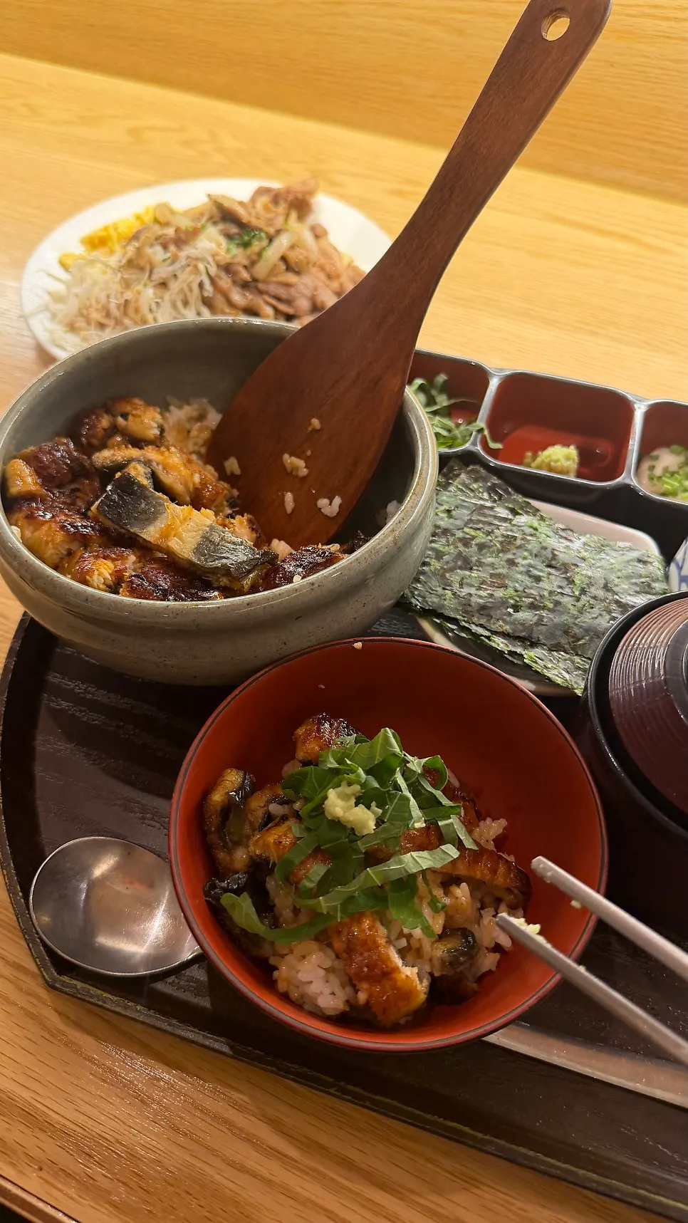 Hitsumabushi bowl eaten with added accompaniments