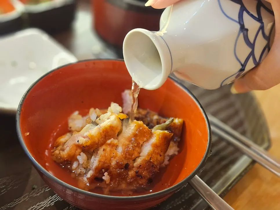 Hitsumabushi ochazuke with broth poured over it