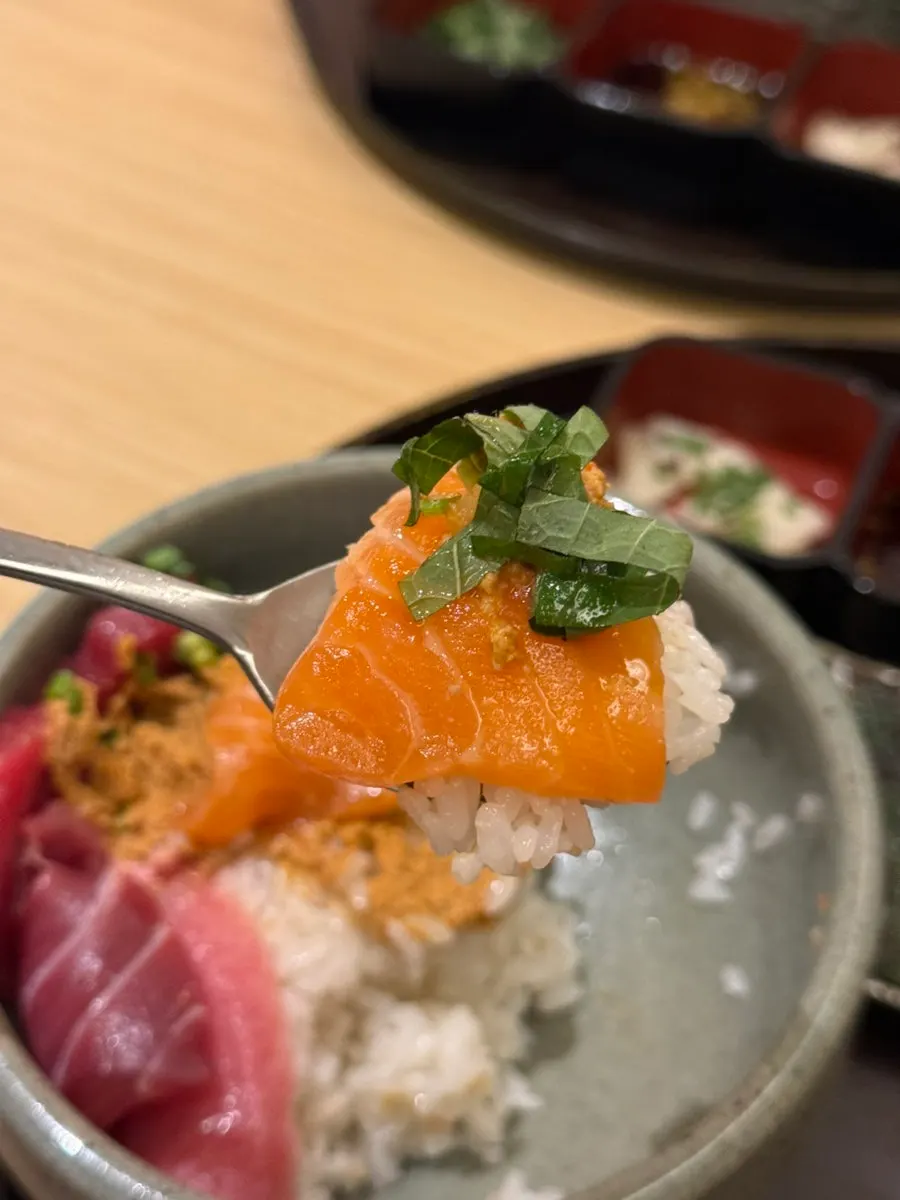 Kaisendon wrapped with perilla leaf and seaweed
