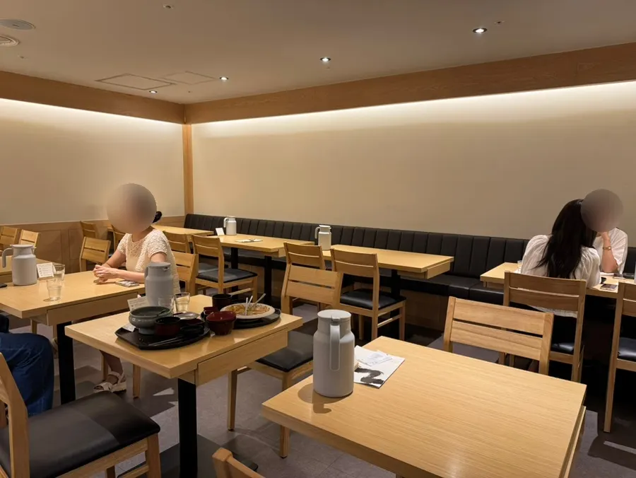 Full view of the counter seating at Tawa