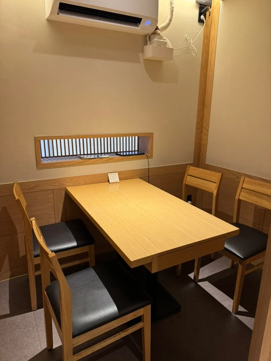Room space at Tawa that fits 4–6 people
