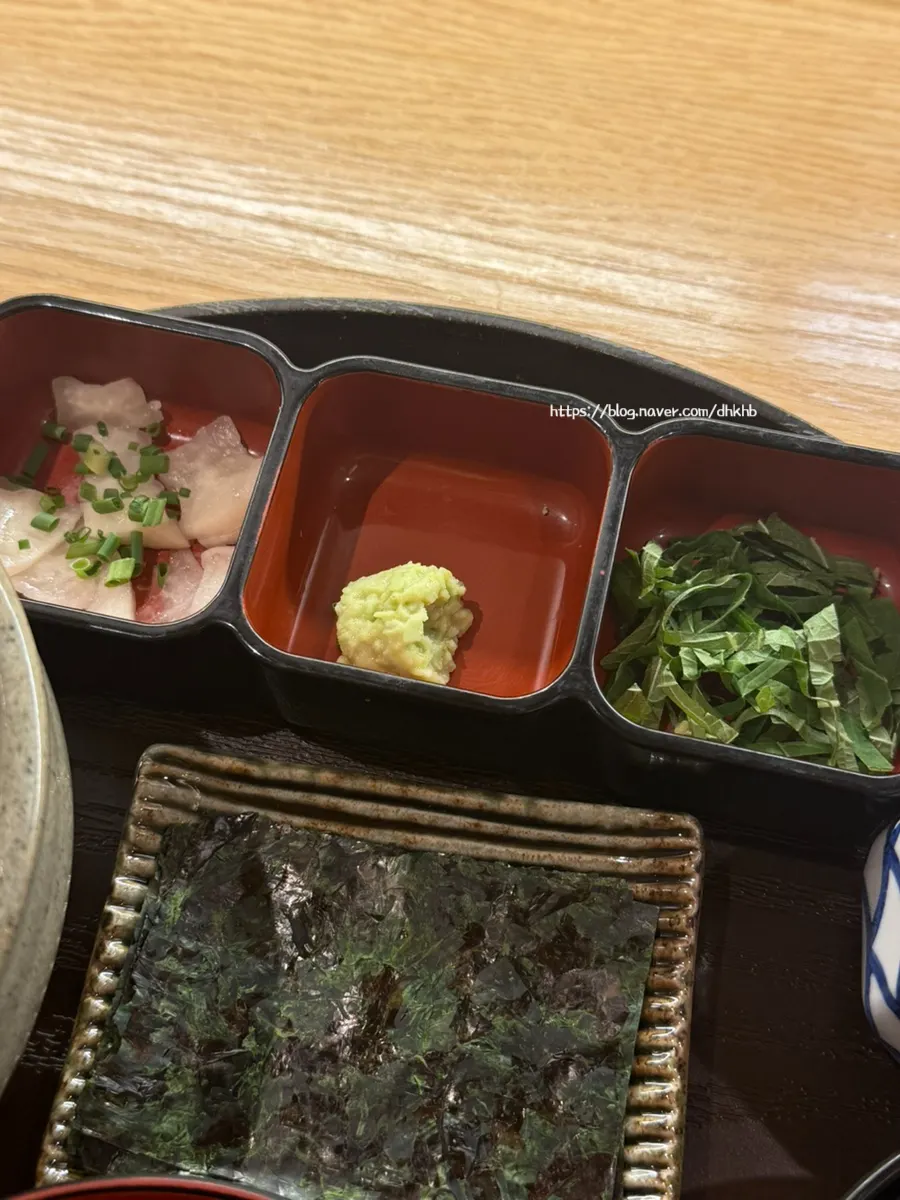 Close-up of the eel rice bowl