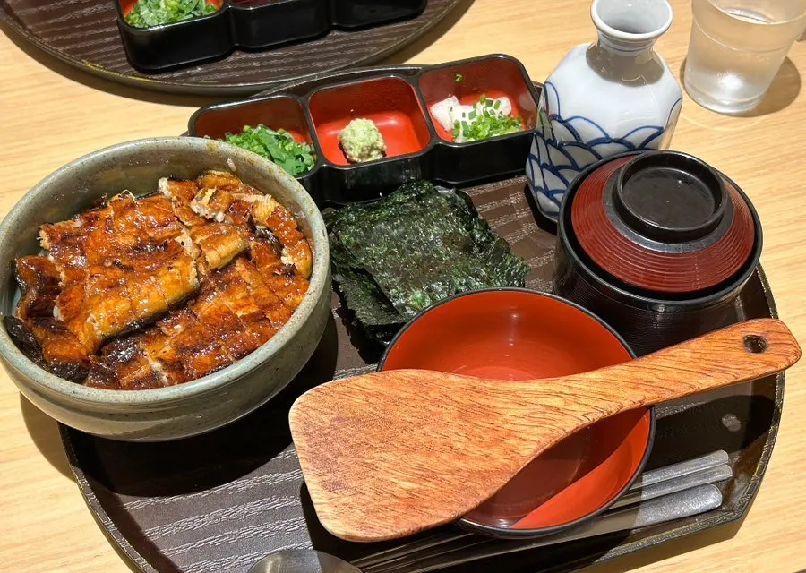 Nagoya-style hitsumabushi piled with eel