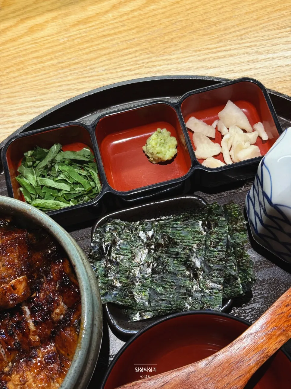 Plate of seaweed and perilla leaf toppings served alongside