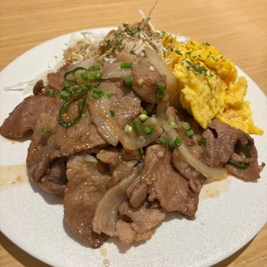 Bulgogi and kaisendon served together