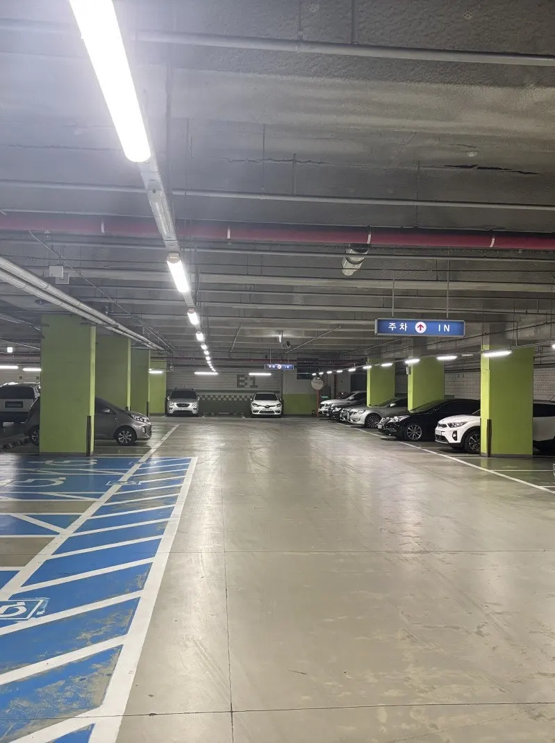Exterior of the building housing Teolbo Samchon Jip Main Branch and its parking area