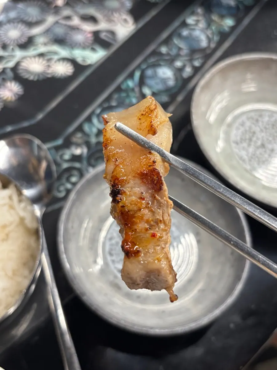 Grilled pork belly cut into bite-sized pieces