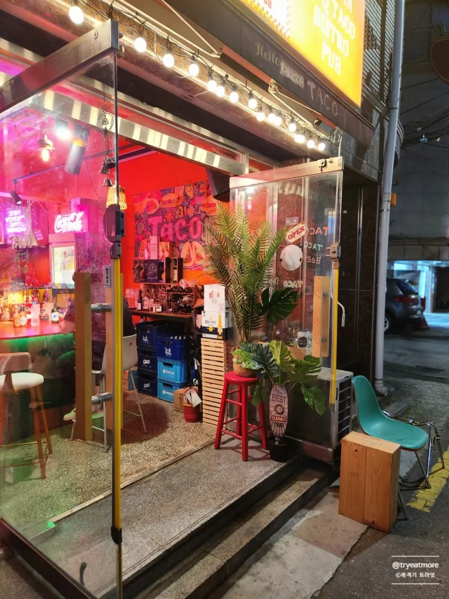The distinctive exterior of Teolbone Taco