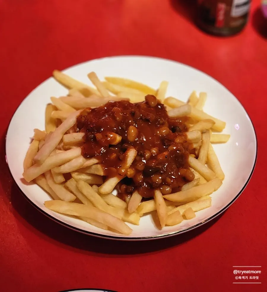 Chili fries served with baked beans