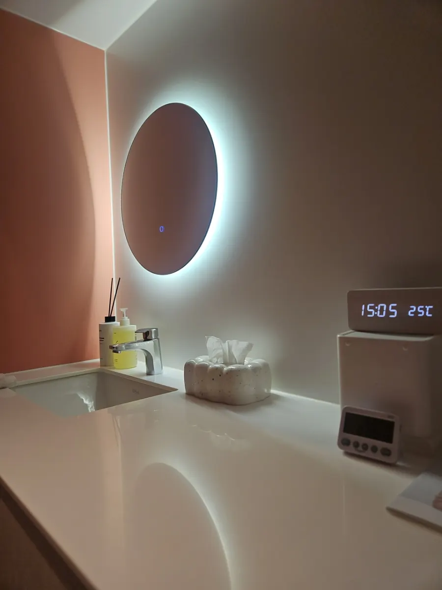 Interior of the treatment room decorated in coral tones