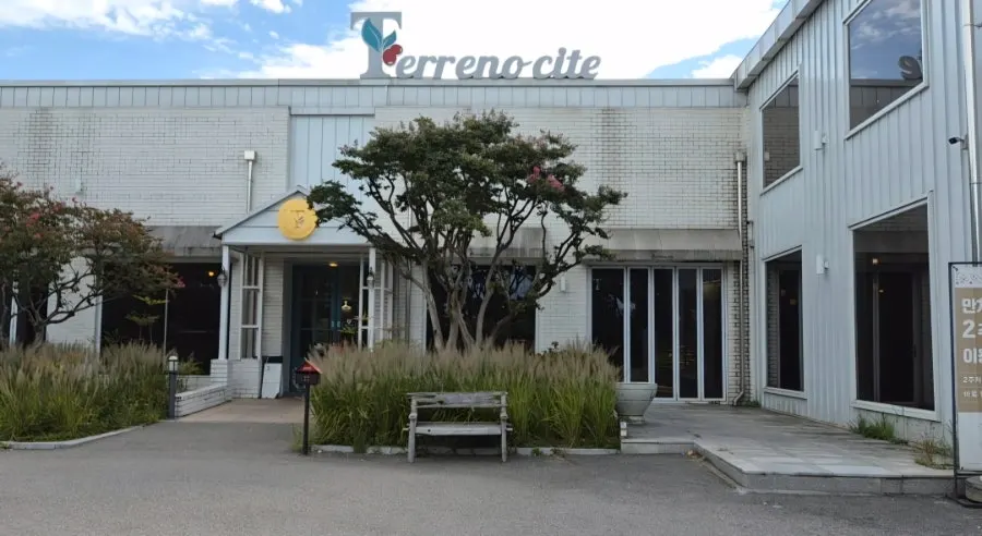 Exterior of Terreno Cité Special café