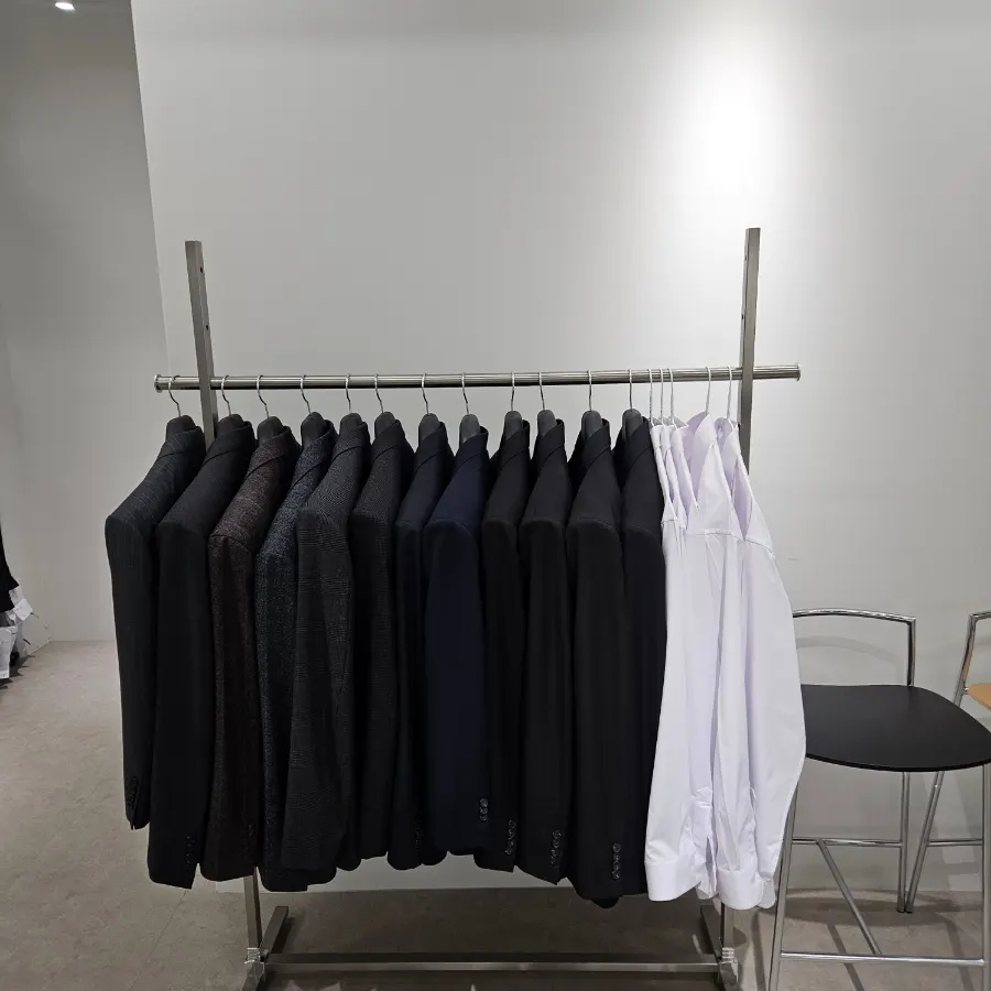 텍수트 매장 안 맞춤 정장 진열 공간