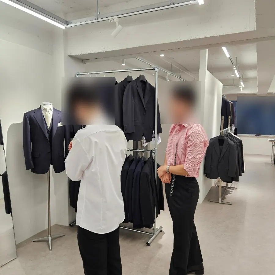체형에 맞는 샘플 셔츠 착용 준비
