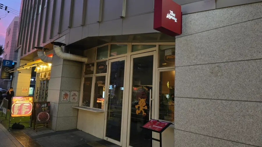 Exterior of Thai Yami near the Gyodong IBK Bank branch