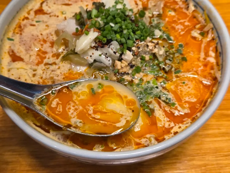 코코넛 크림을 넣은 커리쌀국수 국물