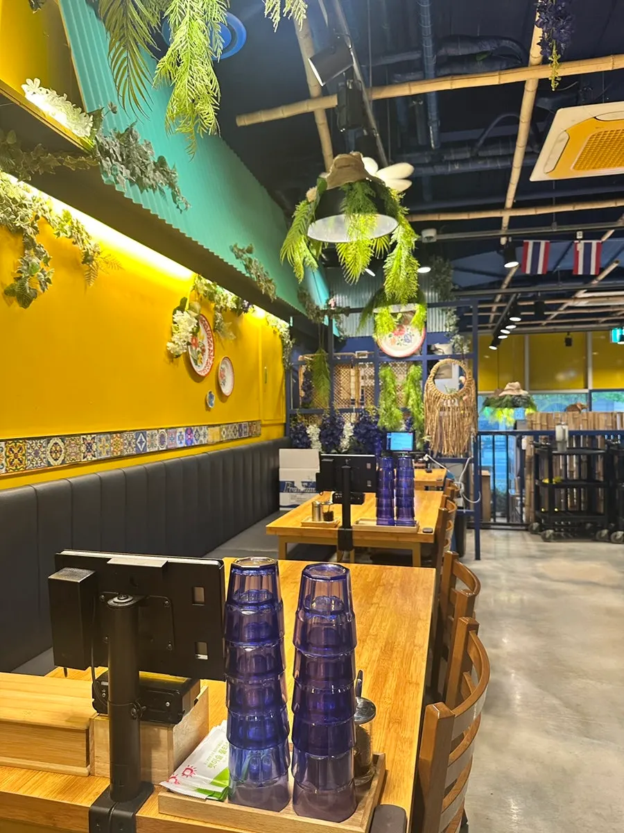 Thai-style decor accents at Thanon55