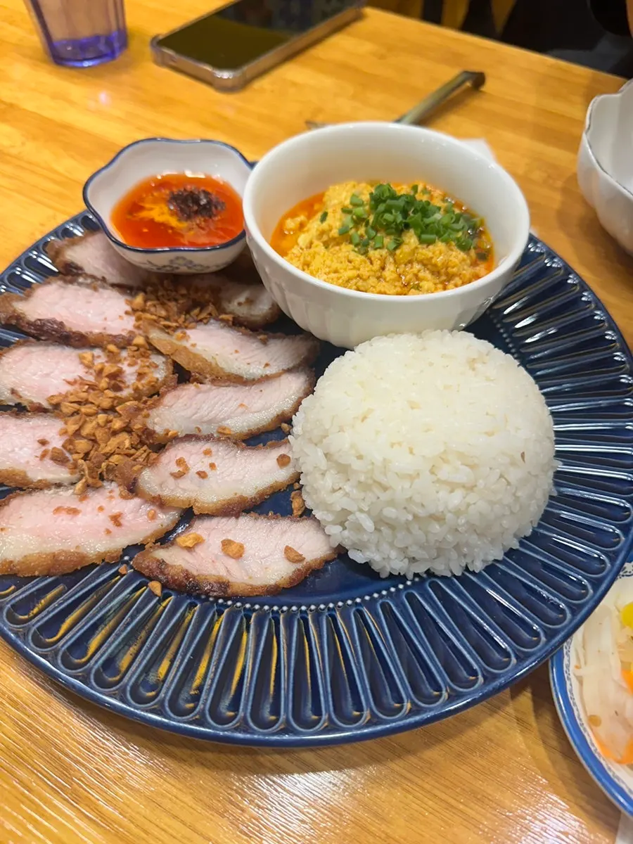 A plate of pork cutlet curry at Thanon55