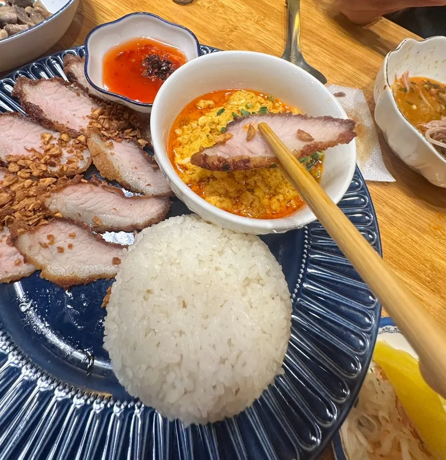 Pork cutlet curry paired with rice and sauce