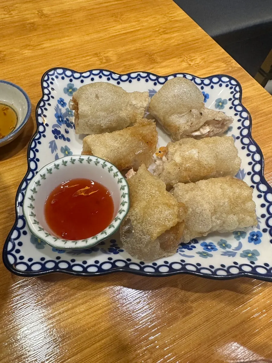 Spring rolls, a side menu item at Thanon55