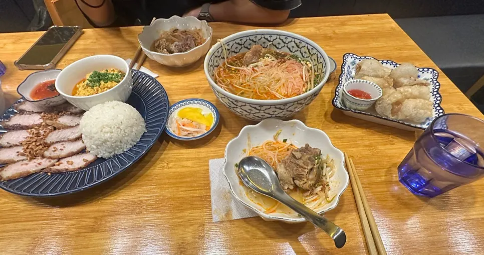 Full table of Thai dishes set out at Thanon55