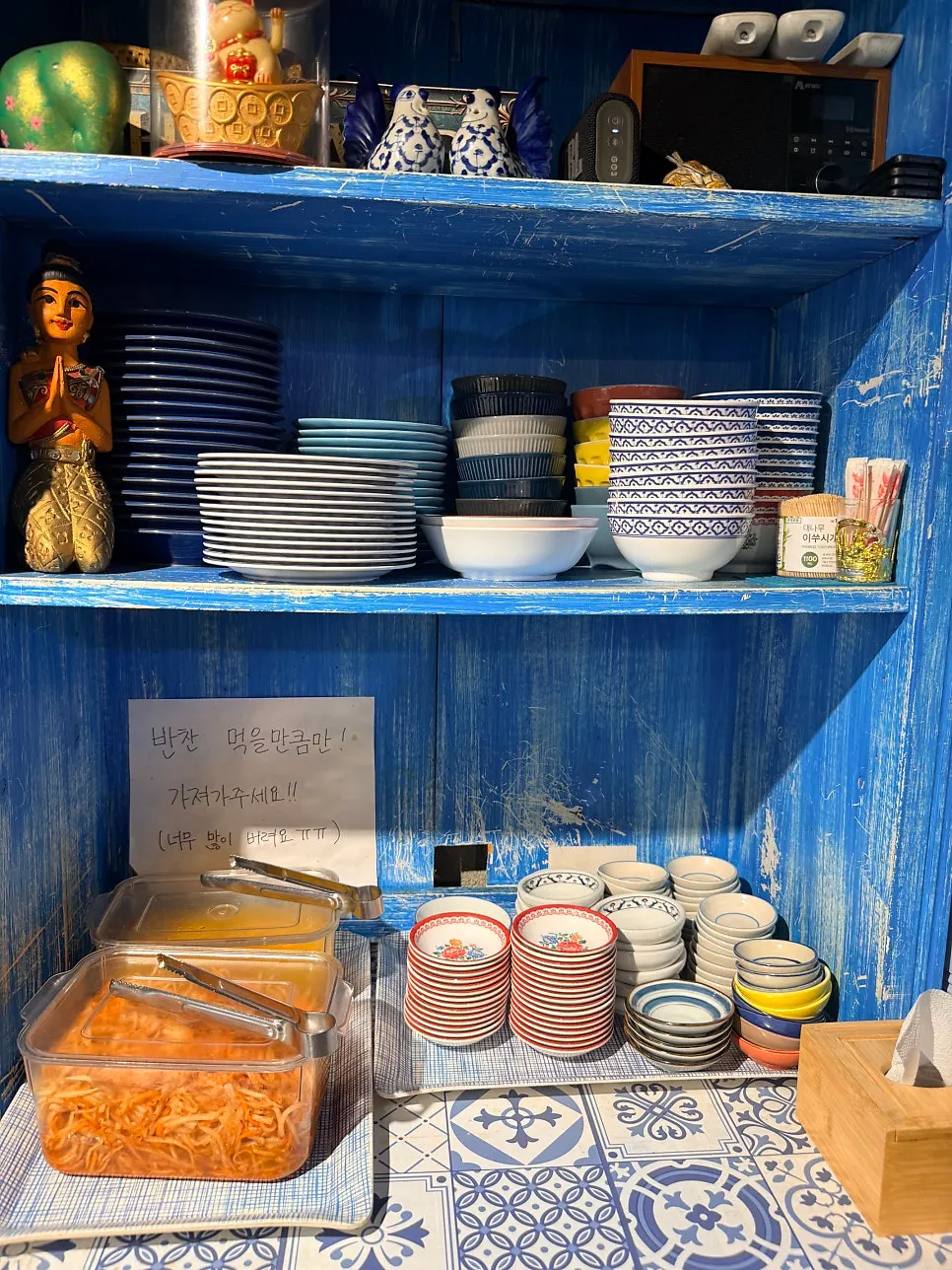 Thai food spread at Thanon55
