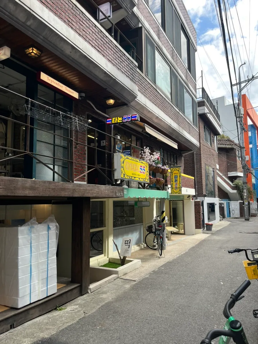 View of the alley on Ttukseom-ro 9-gil where Thanon55 is located