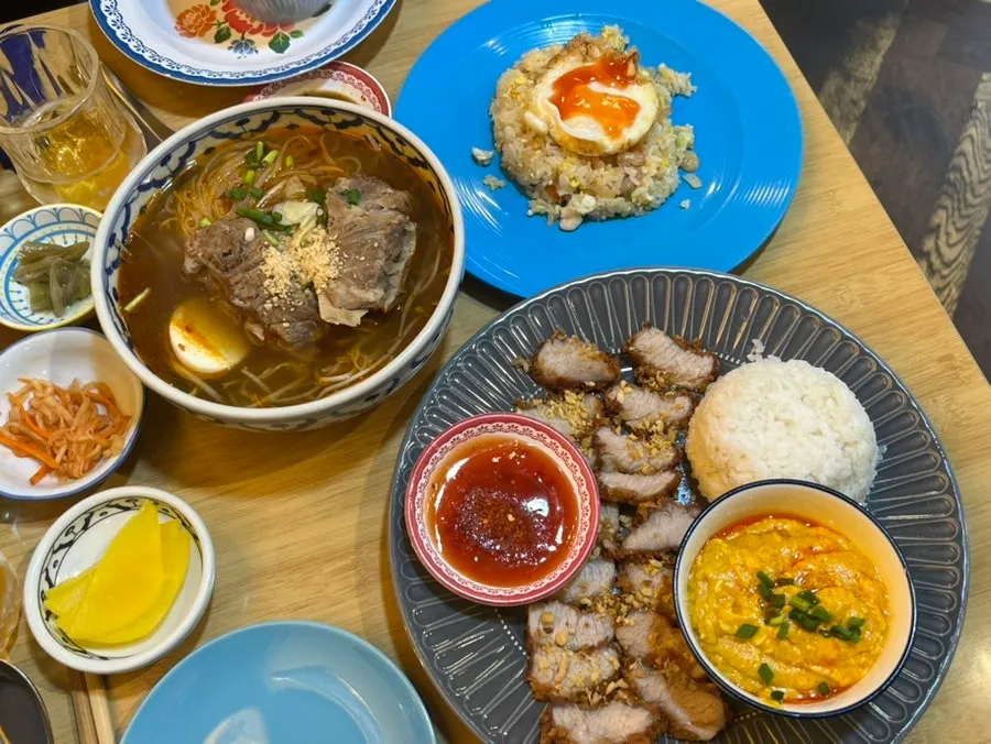 A plate combining rice, curry, and fried pork jowl