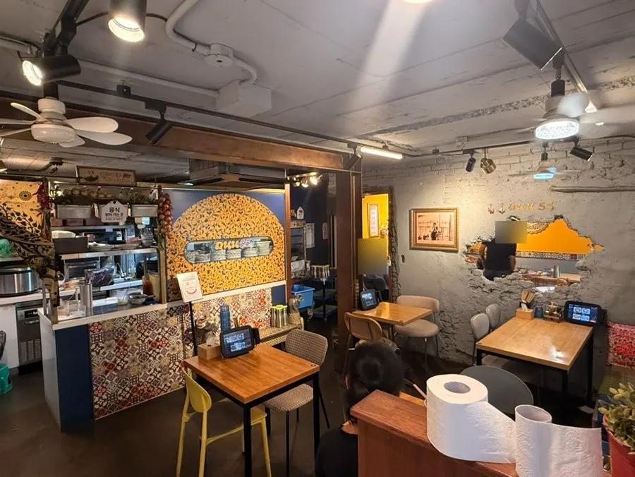 Interior of Thanon55 with an authentic Thai feel