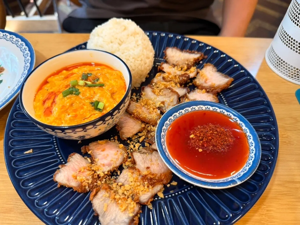 Mu thod curry S and gamjatang pho served together at Thanon55