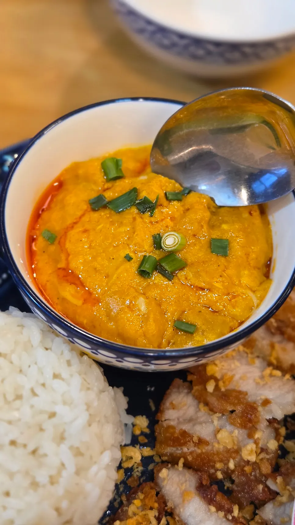 Thanon55's signature mu thod curry