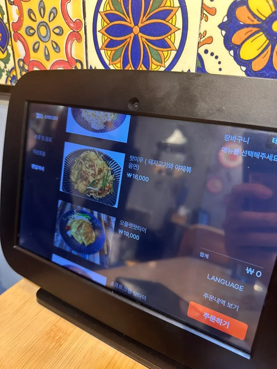 Seating and interior decor inside Thanon55